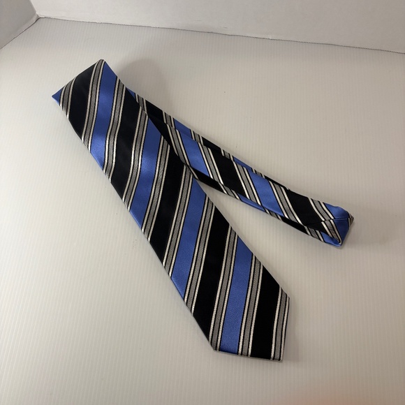 Donald Trump Signature Collection Mens Silk Tie Necktie Blue Stripes MAGA USA - Picture 1 of 5